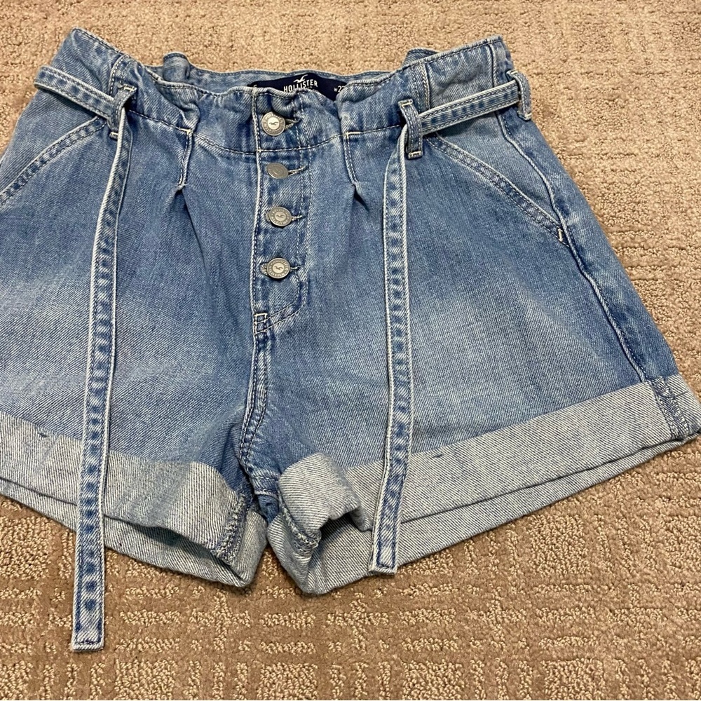 {Hollister} Ultra High Rise Mom Denim Shorts ~ W 27 / Size 5
